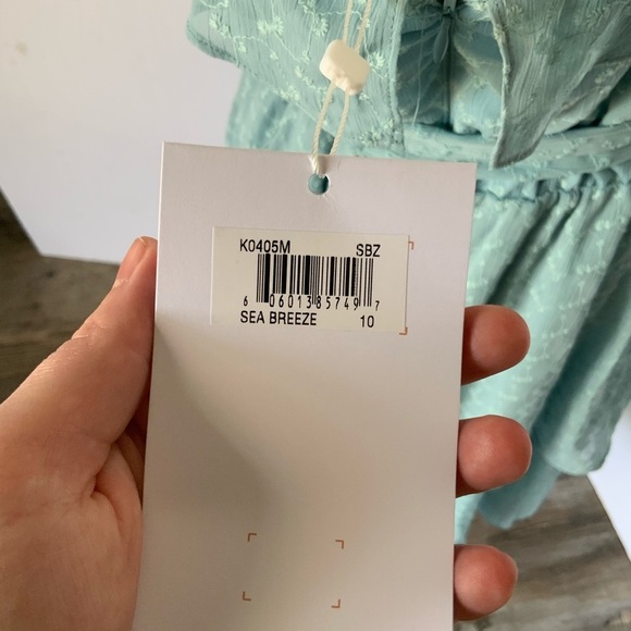 Gal Meets Glam | "Helena" lace dress - Picture 7 of 8